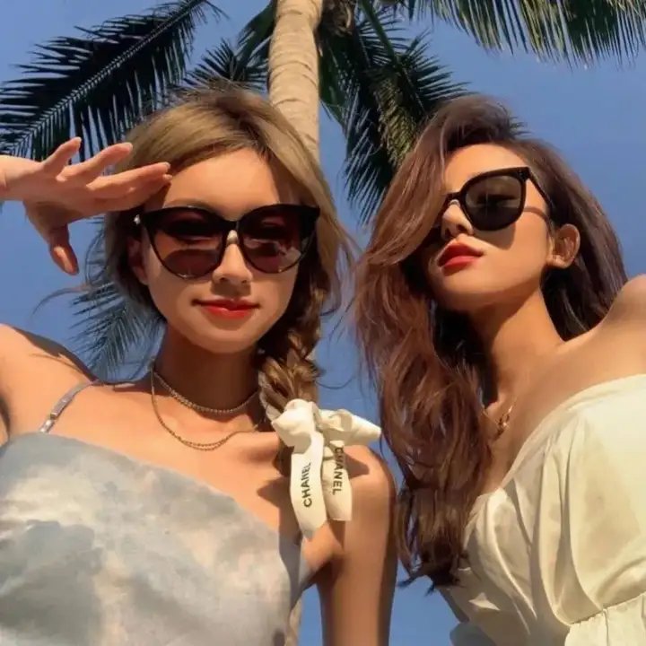 外太空杀人小丑 封面